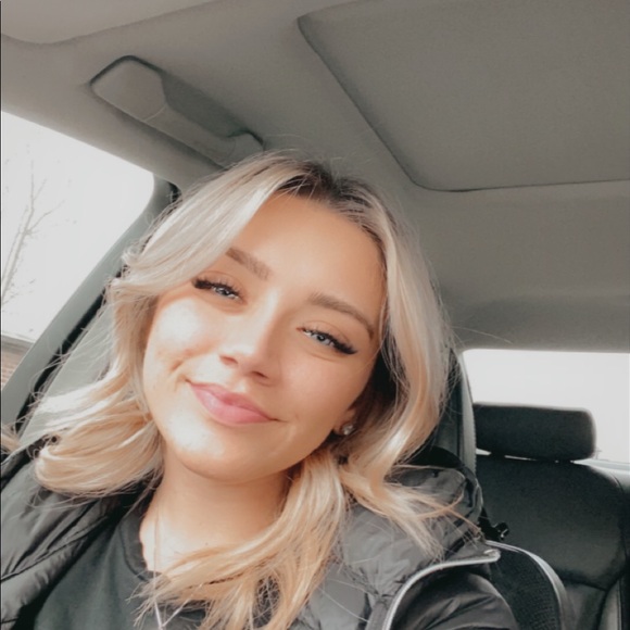 Meet your Posher, Kelsey - Picture 1 of 1